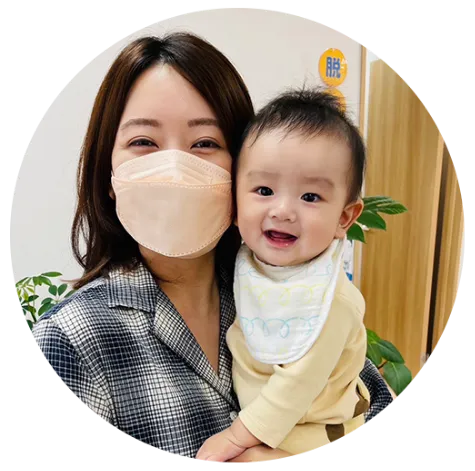 笑顔の女性医師